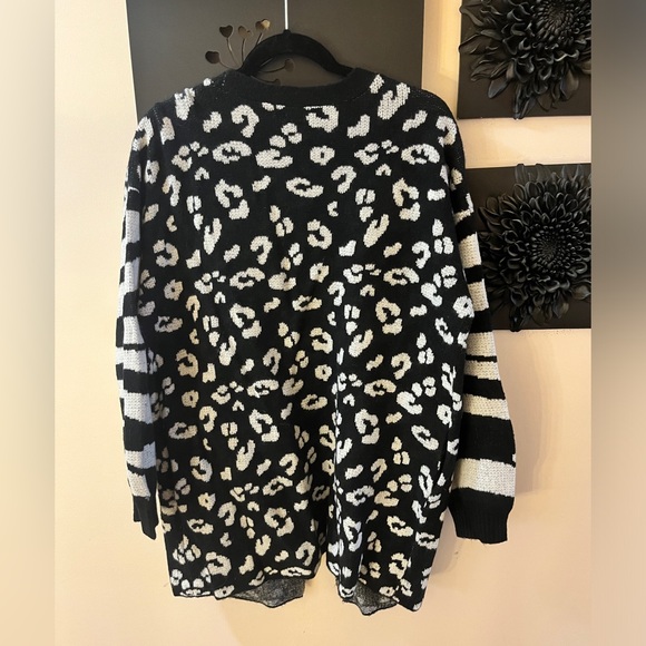 Tribal Animal print sweater. - Picture 2 of 3
